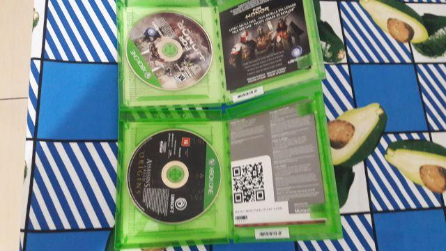 Dois CDs de Xbox one semi novos 