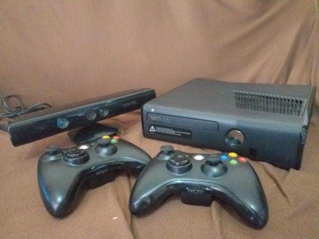 Console Xbox 360 Slim 250gb + Kinect + 2 controles