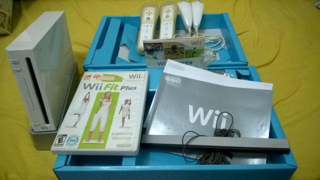 Wii sports + Wii fit plus