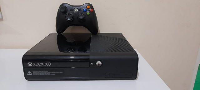 venda Xbox 360 Super Slim Usado + 1 Jogo