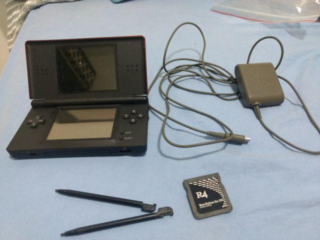 Nintendo DS Lite + R4 + Cartão de memória 1Gb